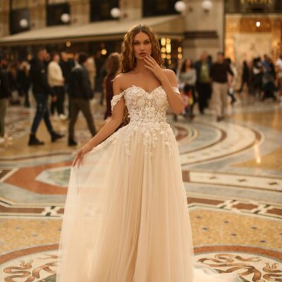 Prinzessinen Kleid mit carmen Ausschnitt und zarter Spitze