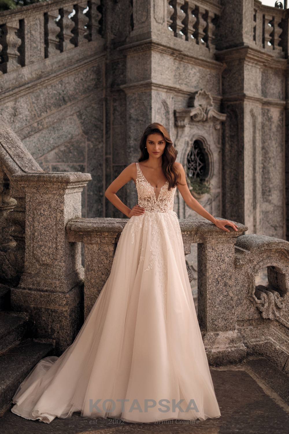 a linie in blush von kotapska couture