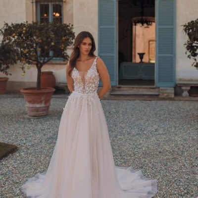 blush farbene a-linie mit 3d blüten und perlen von kotapska couture