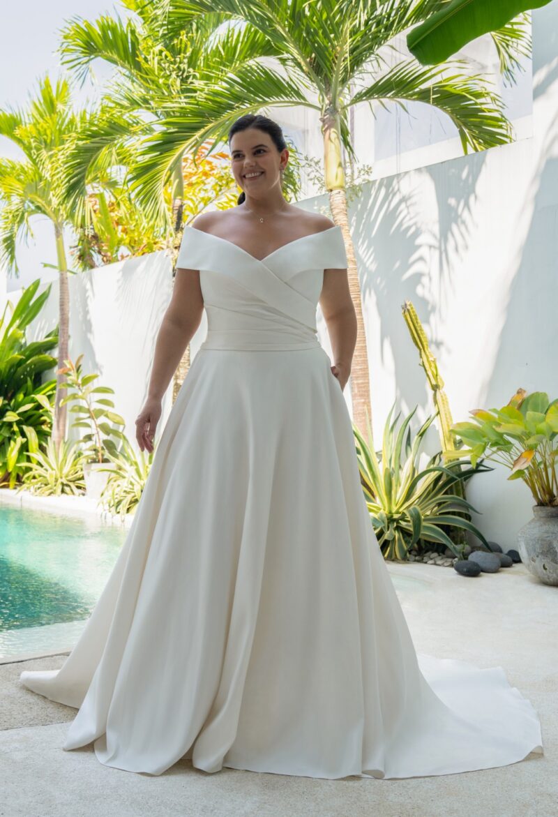 Curvy Dress Cleab Chic Carmenausschnitt