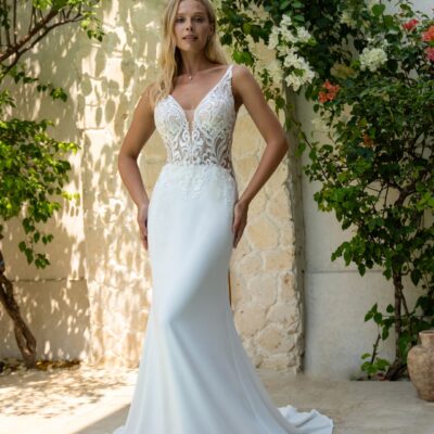 Fit&Flare aus Creppe Stoff mit schöner Schleppe