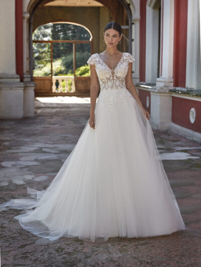 Weiße A-Linie mit t-Shirtärmeln von amelie bridal