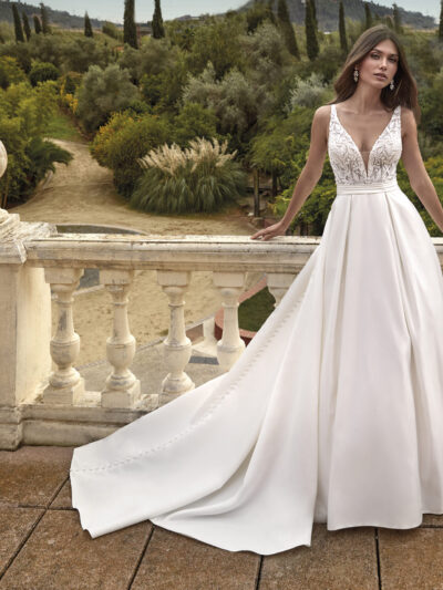 Classic Chic trifft verspielte A Linie mit Spitzenoberteil