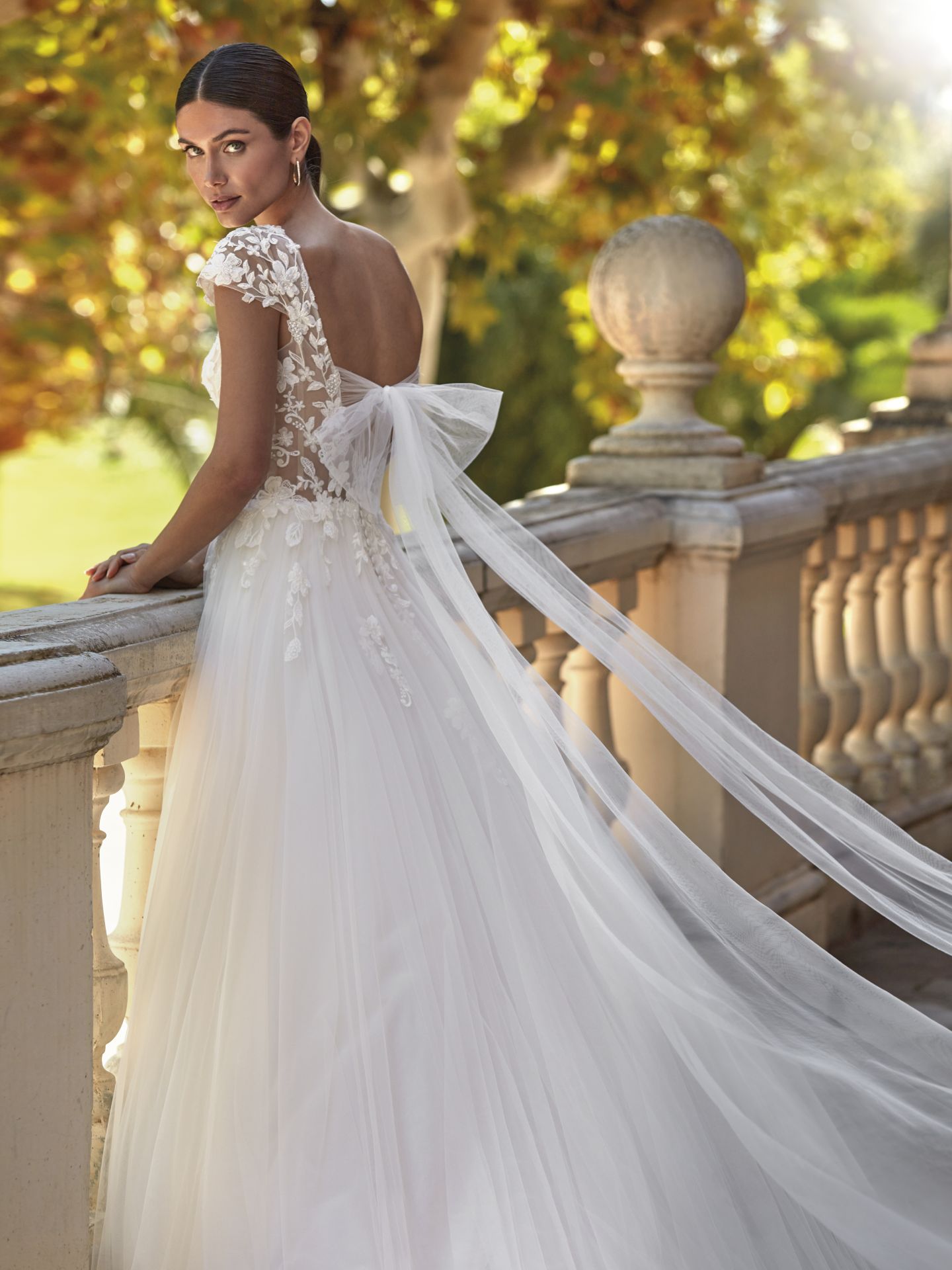 Brautkleid mit Schleife am Rücken aus Tüll