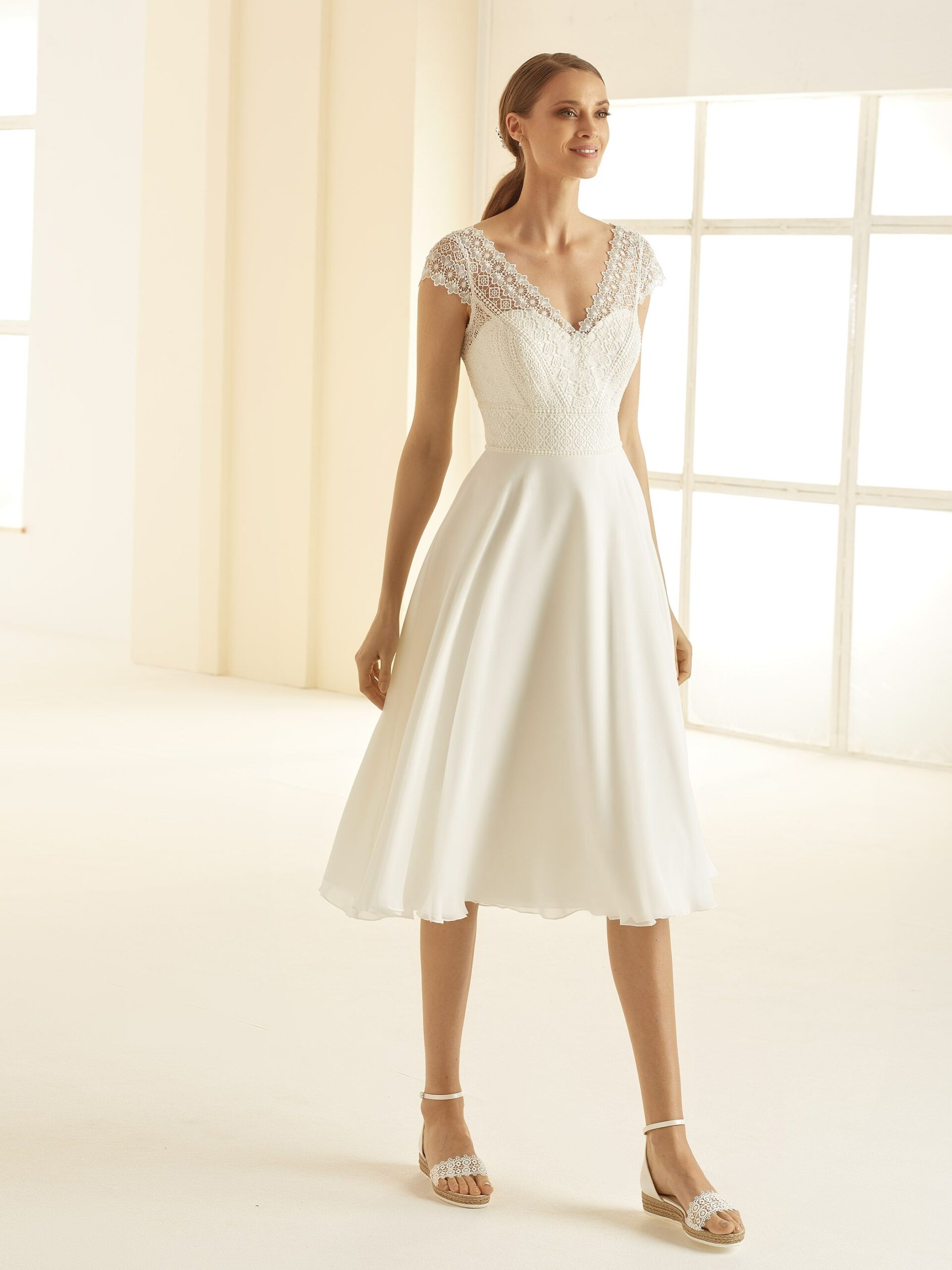 kurzes Brautkleid Bornea von Bianco Evento