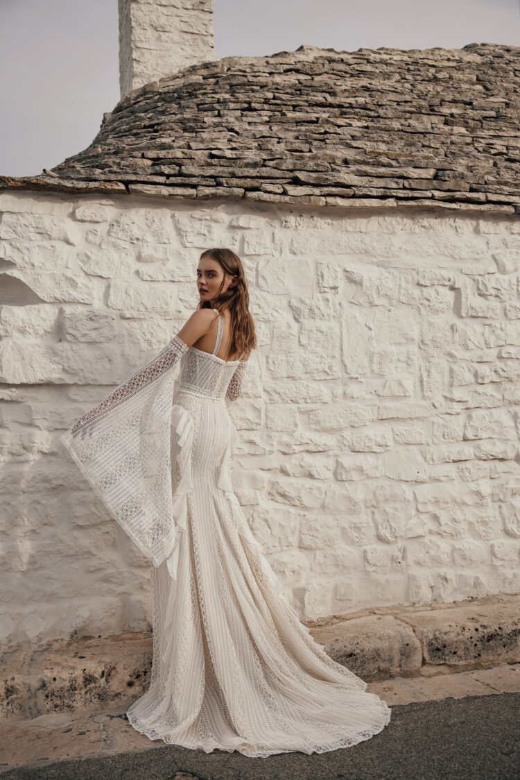 Boho Brautkleid von Ariamo als Fit & Flare in kompletter Spitze